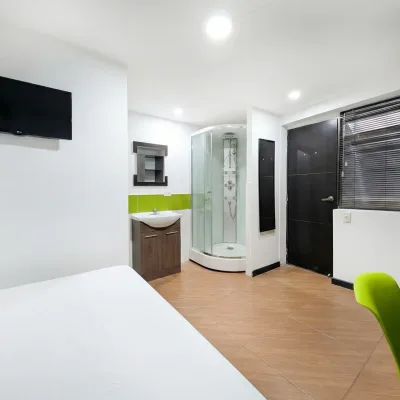 Habitación con Smart TV HD y baño privado
